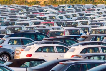 Licenciamento 2025 come�a para ve�culos com placas final 1 e 2 em SP