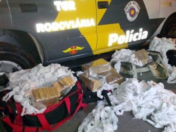 Pol�cia prende trio com mais de 67 kg de maconha em malas