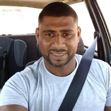 Homem morre ap�s levar choque el�trico enquanto mexia no celular dentro do banheiro de casa, em Presidente Epit�cio