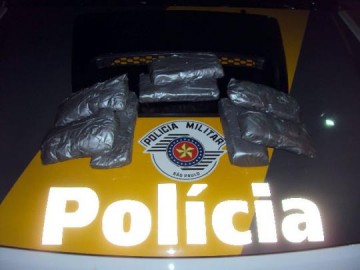 Pol�cia encontra mais de 4 quilos de coca�na em Rancharia