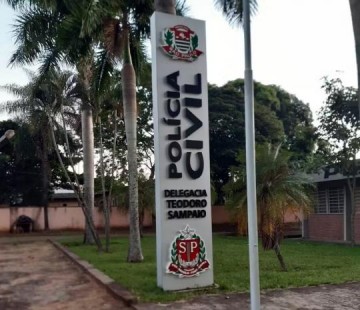 Ap�s discuss�o por celular, mulher esfaqueia marido nas costas e acaba presa por tentativa de homic�dio em Teodoro Sampaio