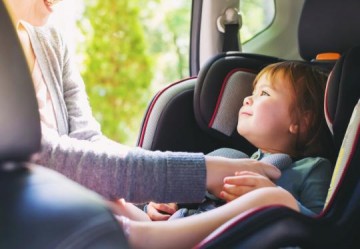 Cadeirinha ser� obrigat�ria por altura da crian�a; restri��o para transporte em moto passa a ser 10 anos