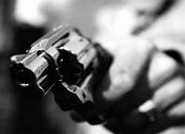 Homens armados levam 5 mil durante roubo em Tup