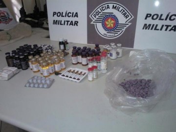 Martin�polis: Pol�cia apreende carros com drogas e medicamentos em fundos falsos