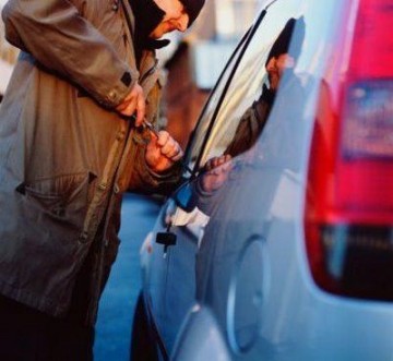 Ladr�o furta ambul�ncia da prefeitura de Paulic�ia e se envolve em acidente pr�ximo a Santa Mercedes