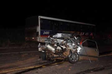 Acidente entre �nibus e Parati mata uma pessoa no Jangad�o