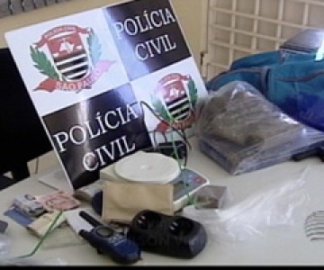 Pol�cia prende quatro em arrast�o, em Martin�polis