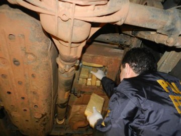 Caminhonete � apreendida com 68 kg de coca�na em fundo falso