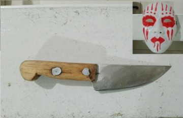 Com m�scara de fantasia e faca, homem tenta roubar casa e acaba preso em Luc�lia