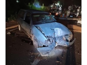 Adolescente pega carro escondido do pai, d carona a amigos, mas bate contra poste e deixa 3,2 mil casas sem energia eltrica, em Presidente Prudente