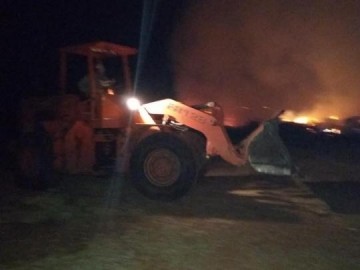 V�ndalos voltam a colocar fogo pelo segundo dia seguido no ecoponto pr�ximo � rua FEB