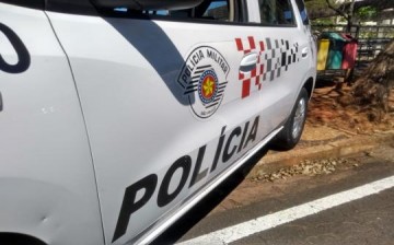 Jovens s�o v�timas de agress�o com faca em Osvaldo Cruz