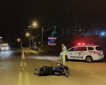 Motociclista fica gravemente ferido ap�s ser atingido por carro dirigido por adolescente embriagado, em Fl�rida Paulista
