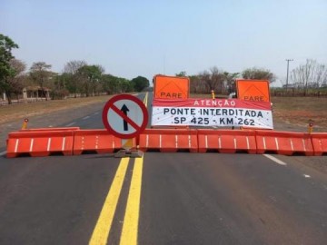 Rodovia Assis Chateaubriand � interditada em Barbosa para obras na ponte sobre o Rio Tiet�