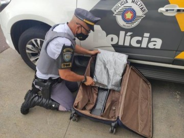 Senhor boliviano, de 73 anos, � preso em Presidente Venceslau com pacote de coca�na