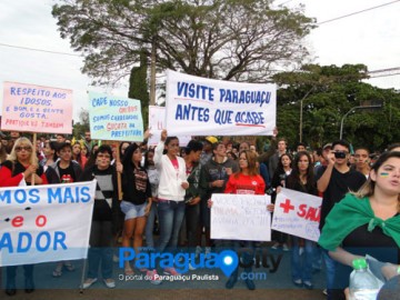 Cerca de 600 pessoas participam de protesto em Paraguau; Cartrio Eleitoral, Frum e Prefeitura fecham