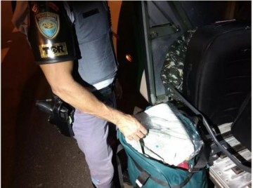 Colchas impregnadas com coca�na s�o apreendidas pela Pol�cia Rodovi�ria em Caiu�