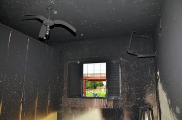 Raio cai em antena e casa  incendiada em Araatuba