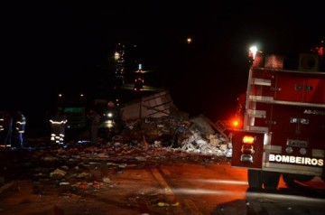 Acidente com tr�s carretas mata uma pessoa na SP-425 em Sant�polis do Aguape�