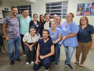 Colaboradores da equipe da dupla sertaneja Gian & Giovani se machucam ao cair do palco j� montado em Sagres