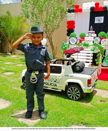 Menino de 5 anos faz aniversrio com tema policial e chama a ateno da Polcia Militar