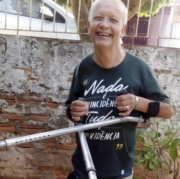 Mois�s consegue comprar moto para novo triciclo, ap�s apoio da popula��o