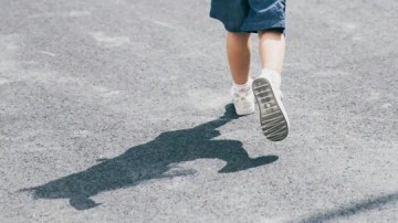 Crian�a de 2 anos � atropelada por motocicleta em Osvaldo Cruz