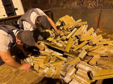 Paraguaios s�o presos em flagrante com 1,4 tonelada de maconha na Rodovia Assis Chateaubriand, em Martin�polis