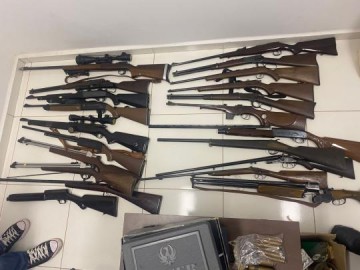 Pol�cia Militar de Bastos apreende arsenal de armas e muni��es