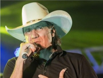 Cantor sertanejo Juliano Cezar morre depois de infarto durante show no norte do Paran�