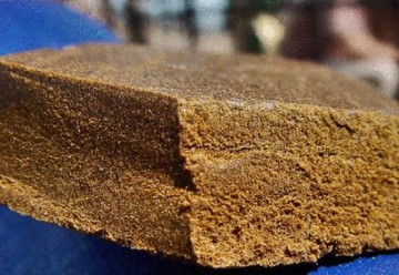 Cozinheira � flagrada com 2kg de haxixe em Ara�atuba