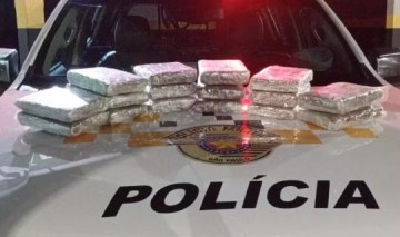 Fiscaliza��o encontra 16 tabletes de skank em bagagens e passageiras de �nibus s�o presas, em Presidente Epit�cio