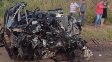 Empres�rio morre em colis�o de carro com carreta canavieira em Dracena