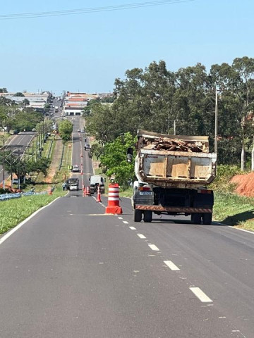 Prefeitura come�a a interditar a via de acesso
