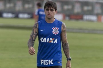 Fagner assina contrato e oficializa acerto com Corinthians at� dezembro