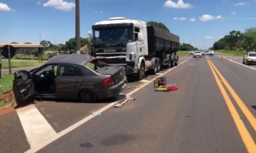 Motorista de carro atingido por carreta na Rodovia Prefeito Homero Severo Lins morre em Prudente