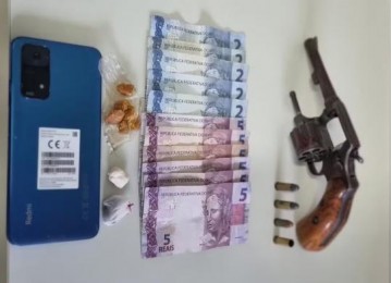 Homem � preso em flagrante por tr�fico de drogas e porte ilegal de arma de fogo no Vale das Parreiras, em Presidente Prudente