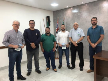 Osvaldo Cruz inicia campanha 'Com�rcio que Brilha' para revitalizar limpeza do centro a tempo do Natal