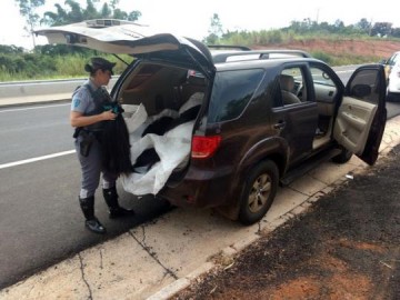 Em fiscaliza��o, 227 quilos de cabelo humano e anabolizantes s�o apreendidos pela Pol�cia Rodovi�ria