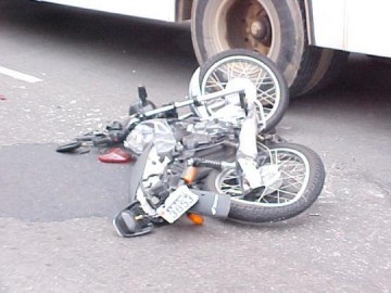 Rapaz de 22 anos morre na colis�o entre moto e carro