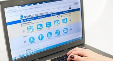 Motoristas j� podem realizar o licenciamento antecipado de 2021