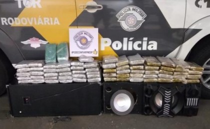 Drogas estavam escondidas em duas caixas de som, em Presidente Epit�cio (Foto: Pol�cia Militar Rodovi�ria/Divulga��o)