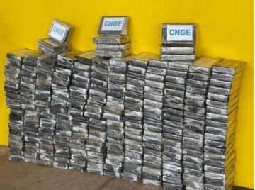 Homem � preso transportando mais de 270 kg de coca�na em fundo falso de caminh�o