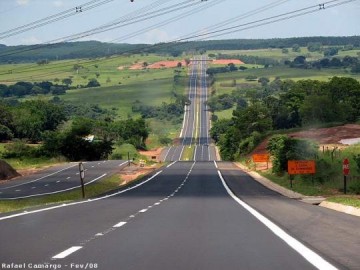 Acidente na SP-294 fere cinco pessoas