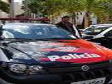 Dois corpos s�o encontrados dentro de carro