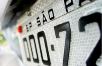 Placa com pel�cula refletiva agora � obrigat�ria