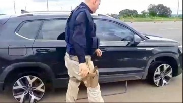 '� a primeira vez que vejo', diz policial que flagrou motorista dirigindo sem os quatro pneus por 30 km em Jos� Bonif�cio (SP)