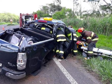 Capotamento de caminhonete deixa quatro pessoas feridas na Rodovia Comandante Jo�o Ribeiro de Barros