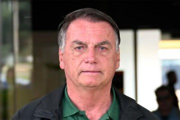 Bolsonaro volta a reclamar de solu�os e cancela agenda