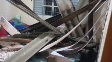 Temporal causa destelhamentos e quedas de �rvores em Osvaldo Cruz na noite de ter�a-feira